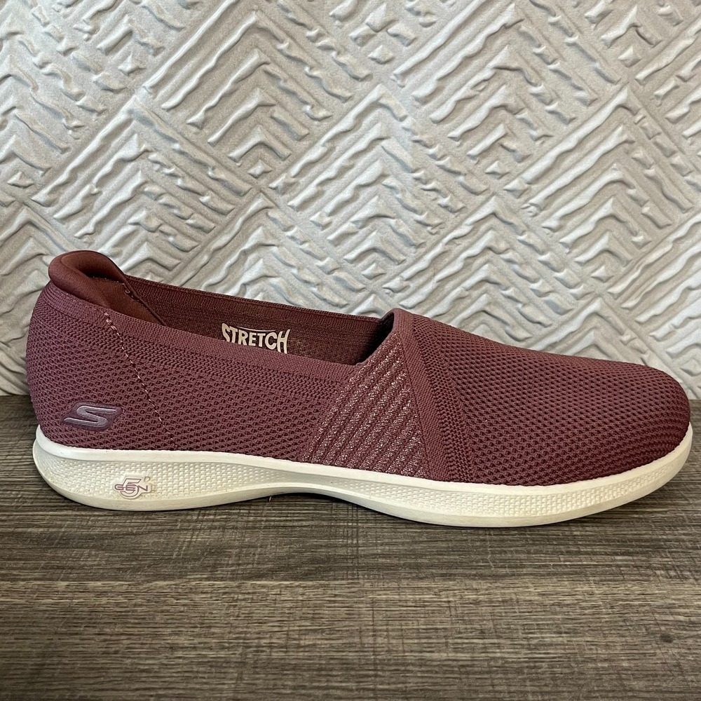 Skechers Goga Mat Gen 5 Sneakers Sz 9.5 Dark Mauve Stretch Fit Flat Comfort Shoe